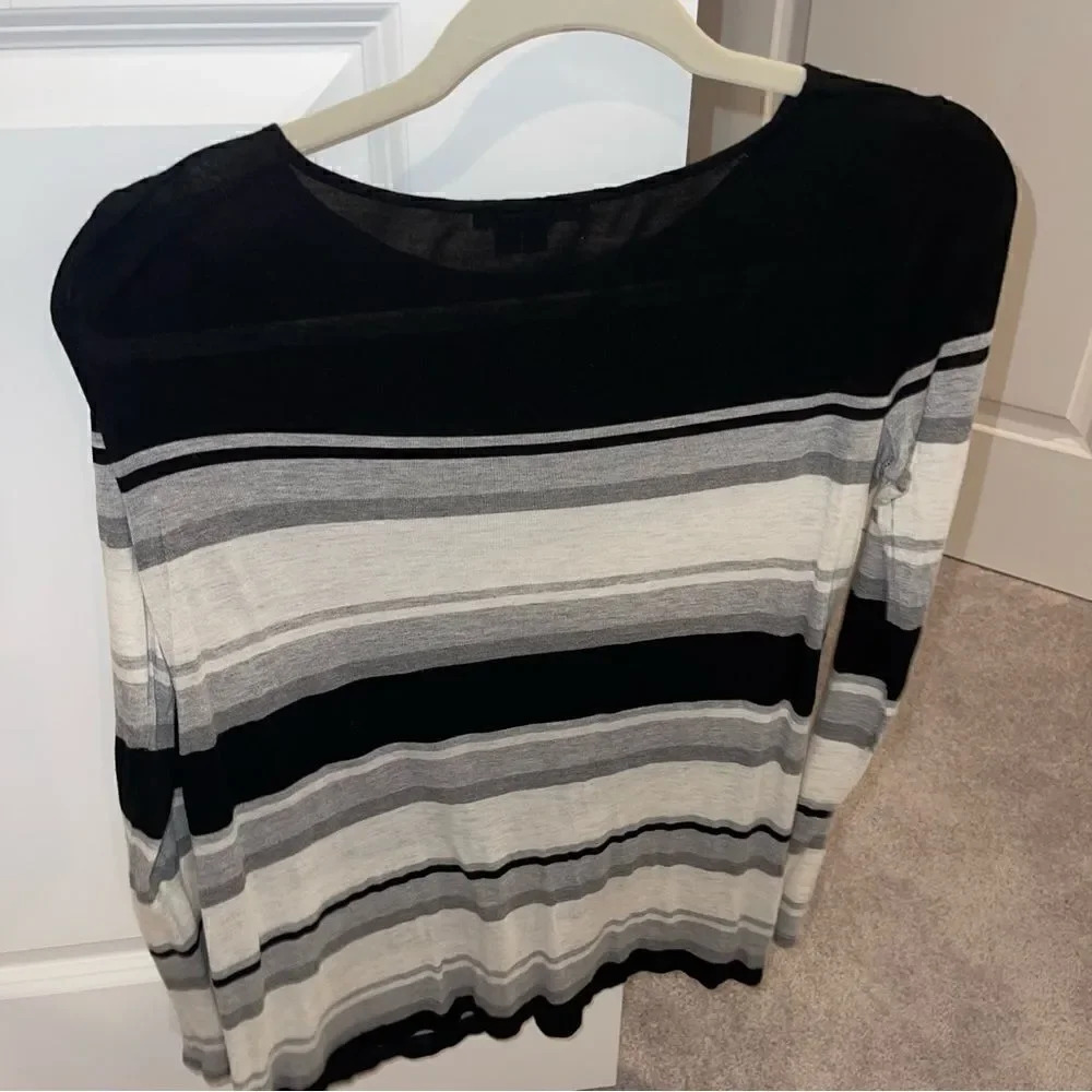 Vince Black & Gray Engineered Striped T-Shirt - Picture 5 of 6